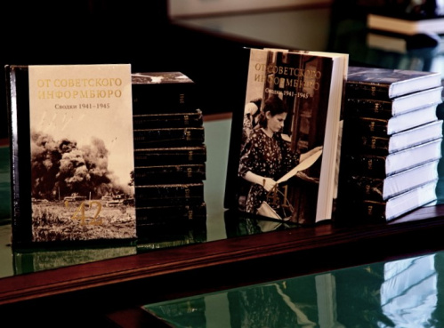Волгоградским учреждениям передали в дар уникальные книги о Великой Отечественной войне