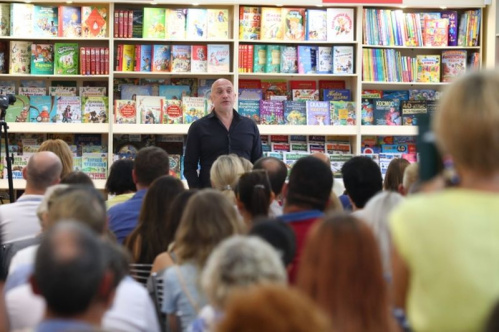 В Волгограде побывал известный писатель Захар Прилепин