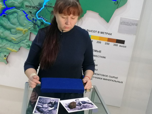 В Волгоградском краеведческом музее показали фрагмент царёвского метеорита В Волгоградском краеведческом музее показали фрагмент царёвского метеорита