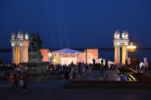 Фестиваль болельщиков FIFA 2018 в Волгограде: футбол на огромном экране, знаменитости, безопасность, бесплатные сервисы