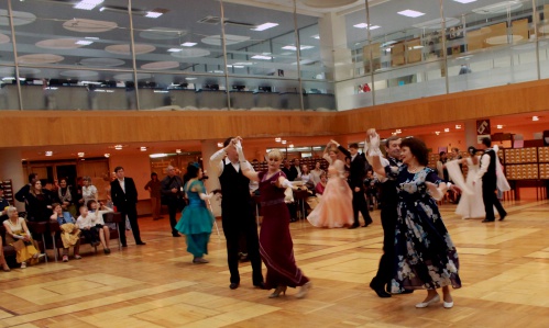 Волгоградцев приглашают научиться вальсировать