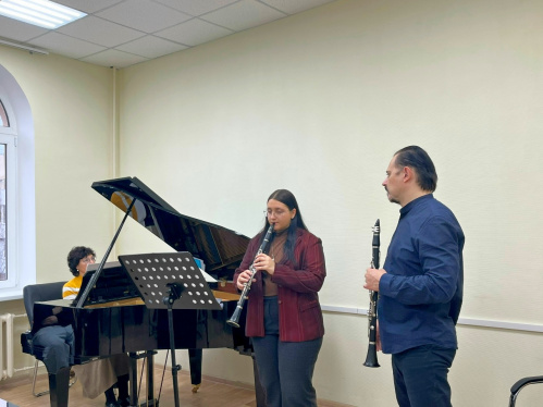 Педагоги из Санкт-Петербурга поделились мастерством со студентами ВГИИКа