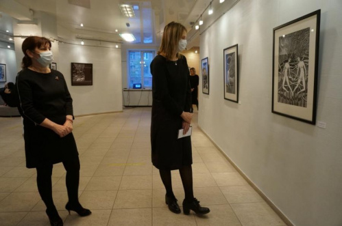 В Волгоградской детской галерее открылась выставка «Венера ржавой воды»