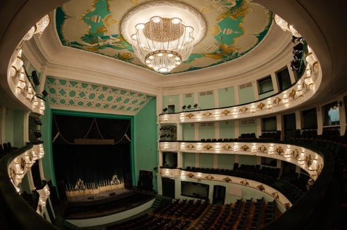 В «Царицынской опере» заменили механизм антрактно-раздвижного занавеса