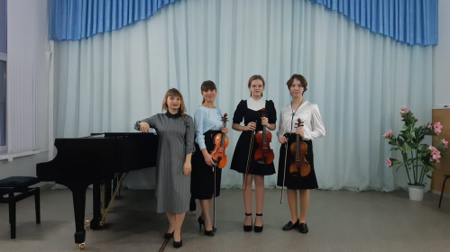 В Суровикинской ДШИ на концертах звучат новые инструменты