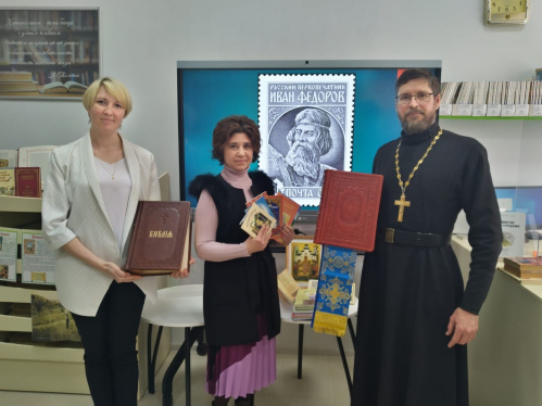В модельной библиотеке Палласовки рассказали о духовной литературе