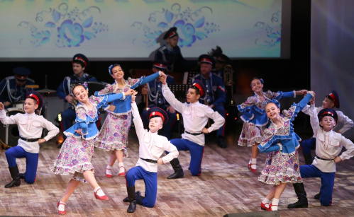 Юные артисты выступили вместе с Ансамблем российского казачества