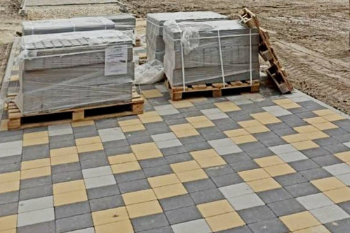 В Волгограде благоустраивается площадь перед «Царицынской оперой»