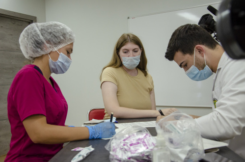 Почти все сотрудники «Горьковки» привились от COVID-19, не покидая стен библиотеки