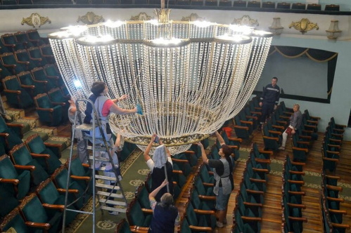 Главная люстра «Царицынской оперы» открывает XVIII театральный сезон