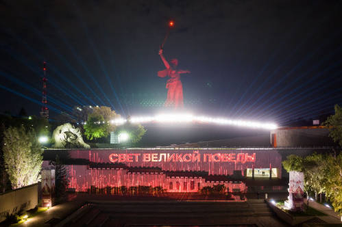 В Волгограде стартовали показы видеоинсталляций ко Дню Победы В Волгограде стартовали показы видеоинсталляций ко Дню Победы