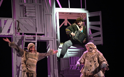 В Волгоградском ТЮЗе состоялась премьера обновлённой постановки «Очень простая история»