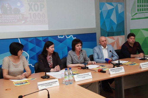 Тысячный хор исполнит премьеру песни Пахмутовой