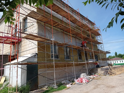 В Серафимовичском районном центре культуры ведутся фасадные работы