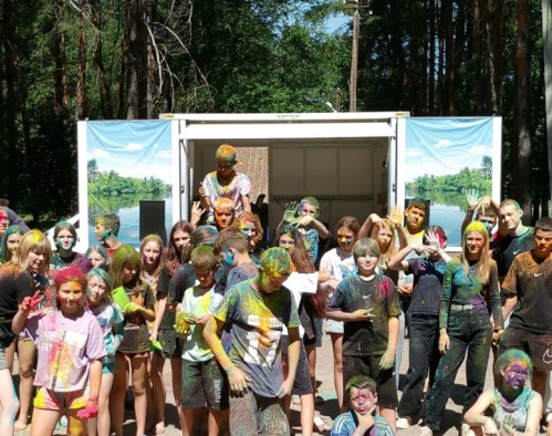 В Новониколаевском районе с помощью автоклуба устроили праздник в летнем лагере