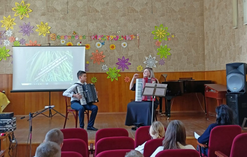 Во Фролово представили музыкальные инструменты народов России