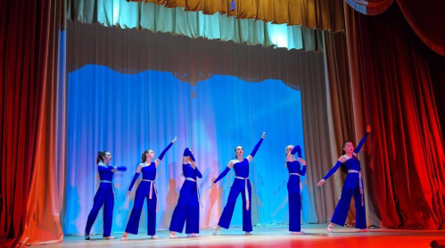 В обновлённом Палласовском ДК выступают лучшие коллективы района