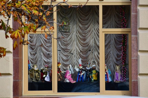 Волгоградский театр кукол встречает зрителей обновлённым фасадом