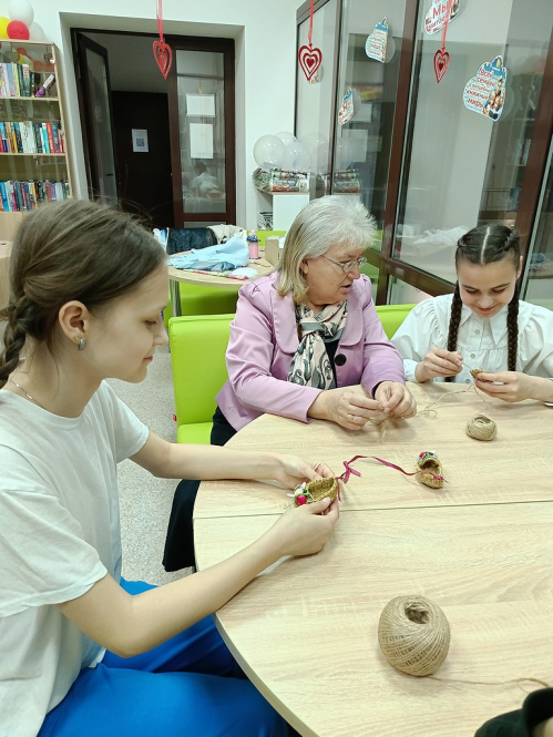 В Быковской модельной библиотеке проводят мастер-классы по народному рукоделию