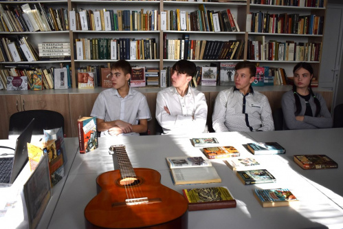 В модельной библиотеке Средней Ахтубы проводят патриотические занятия