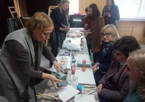 Волгоградские педагоги научились мастерить дымковскую игрушку Волгоградские педагоги научились мастерить дымковскую игрушку