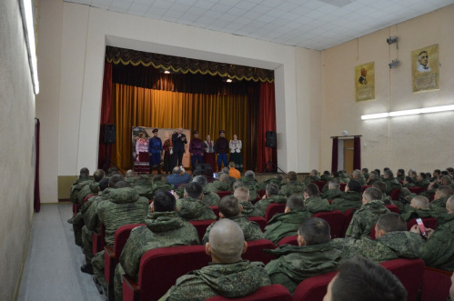 Артисты Казачьего театра выступили для мобилизованных Артисты Казачьего театра выступили для мобилизованных