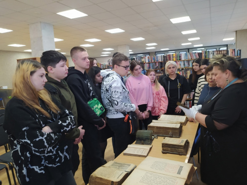 Молодых волгоградцев познакомили с православным книгопечатанием