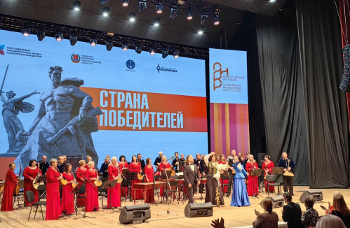Поклонники оркестра Волгоградской филармонии аплодировали стоя «Стране победителей» Поклонники оркестра Волгоградской филармонии аплодировали стоя «Стране победителей»