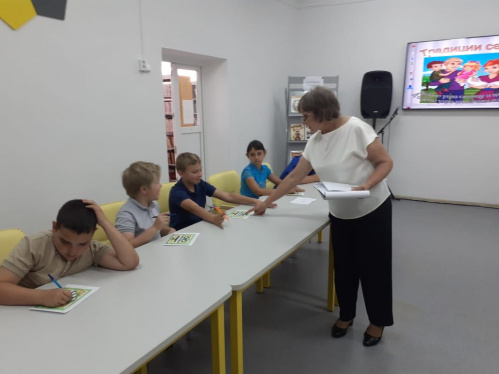 В Чернышковской модельной библиотеке для школьников проводят познавательные игры