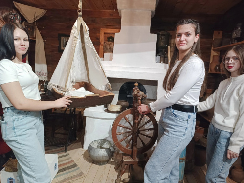 Владельцы «Пушкинской карты» посещают Урюпинский краеведческий музей