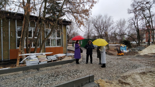 В Светлоярском районе идёт отделка фасада школы искусств