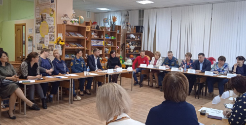 В Волгограде провели круглый стол по безопасности детей В Волгограде провели круглый стол по безопасности детей