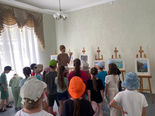 В Михайловском дворце культуры школьников знакомят с возможностями студий при ДК