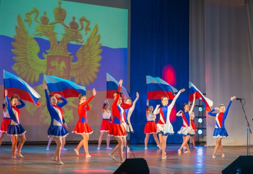 В Волгограде состоялся праздничный концерт «Священный флаг моей державы» В Волгограде состоялся праздничный концерт «Священный флаг моей державы»