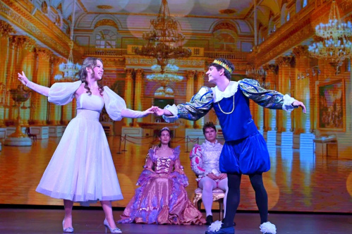 На сцене ТЮЗа выступили воспитанники школьного театра «Созвездие»