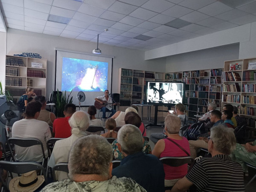 В Камышинской модельной библиотеке состоялся бардовский концерт