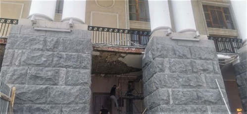 В Волгоградском музыкальном театре капитально ремонтируют входную группу