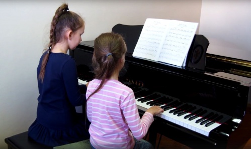 Видеофильм-концерт о закупленных по нацпроекту инструментах сделали во Фроловской ДШИ