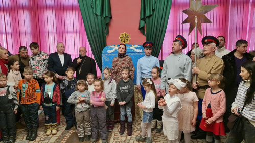 В Волгограде провели Рождественскую казачью ёлку В Волгограде провели Рождественскую казачью ёлку