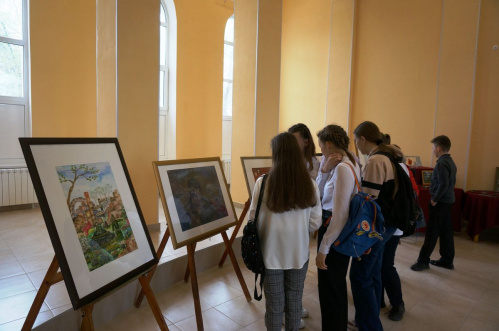В Октябрьском районе открылась выставка «И превращался пепел в снег» В Октябрьском районе открылась выставка «И превращался пепел в снег»