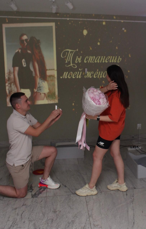 Волгоградец сделал предложение своей избраннице в Музее Машкова