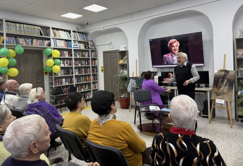 Творческую встречу в библиотеке провёл артист Александр Масленников