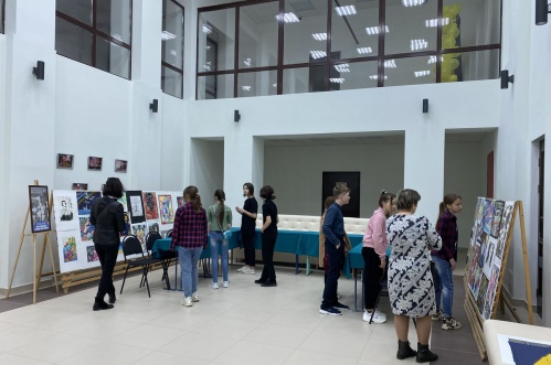 В Быково открылась передвижная выставка детских рисунков