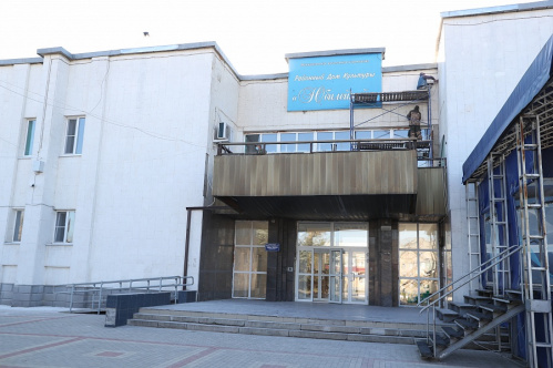 Губернатор Андрей Бочаров проинспектировал ход работ в Еланском доме культуры