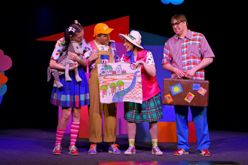 Жители Астрахани увидели спектакли Волгоградского казачьего театра