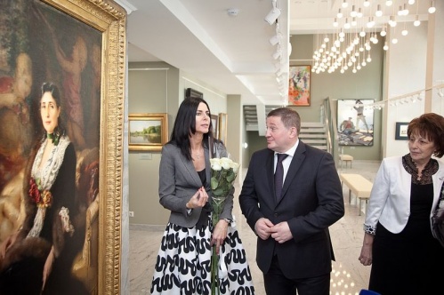 Губернатор оценил работу нового выставочного зала Музея ИЗО