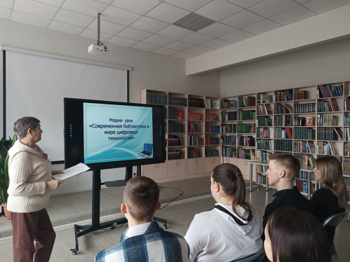 В Камышинской модельной библиотеке знакомят с цифровыми технологиями