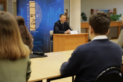 Волгоградских школьников познакомили с профессией строителя