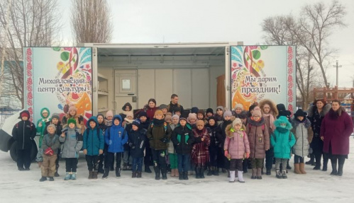 В Михайловском районе с помощью автоклуба показывают российское кино