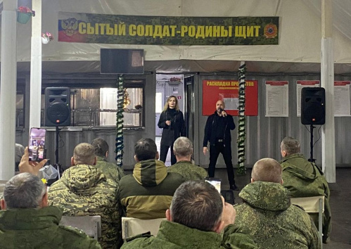 Волгоградские артисты выступили перед мобилизованными в Прудбое Волгоградские артисты выступили перед мобилизованными в Прудбое